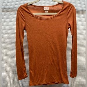 LIKE NEW BURNT ORANGE RIBBED LONG SLEEVE SHIRT